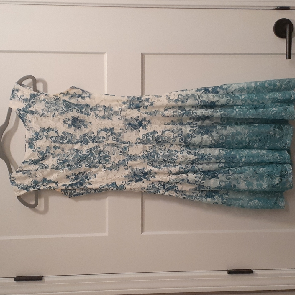 danny and nicole size 8 blue and white lace dress
